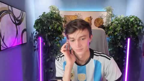 Snapshot of john_weasley chatting on 10/21/25, 12:28 John online show from 10/21/25, 12:28