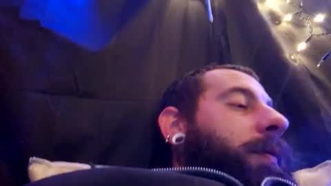 Snapshot of johnboii813 chatting on 12/26/24, 11:21 johnboii813 online show from 12/26/24, 11:21