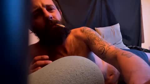 Snapshot of johnboii813 chatting on 01/31/25, 12:18 johnboii813 online show from 01/31/25, 12:18