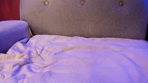 John carrie    Independent  Help me reach my goal 100 likes and 10000 followers  online show from 10/07/25, 02:20