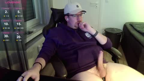 Snapshot of johndor22 chatting on 12/17/24, 08:32 Jones online show from 12/17/24, 08:32