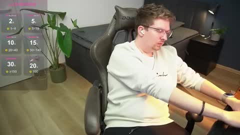 Snapshot of johndor22 chatting on 01/04/25, 07:55 Jones online show from 01/04/25, 07:55