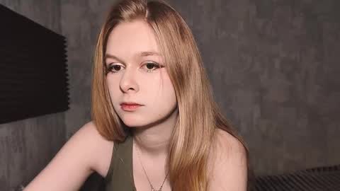 Snapshot of johnettebrackbill chatting on 03/31/26, 07:31 SofiaOweenss online show from 03/31/26, 07:31