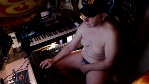 johnfeelgood004 online show from 11/18/25, 11:47