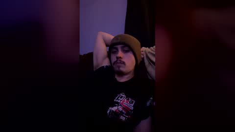 Snapshot of johnny981047 chatting on 02/21/26, 04:35 johnny981047 online show from 02/21/26, 04:35