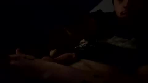 Snapshot of johnny981047 chatting on 04/13/26, 01:22 johnny981047 online show from 04/13/26, 01:22