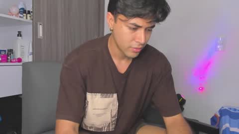 johnny_bravo777 online show from 02/05/25, 09:46