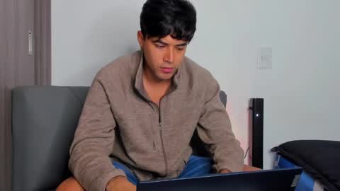 johnny_bravo777 online show from 02/11/25, 04:55