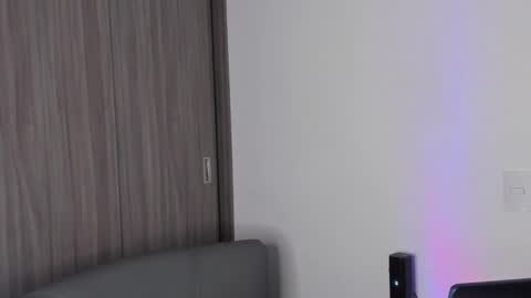 johnny_bravo777 online show from 02/13/25, 11:58