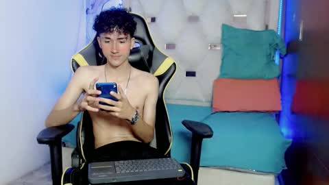 johnny_cagee online show from 12/05/25, 06:11