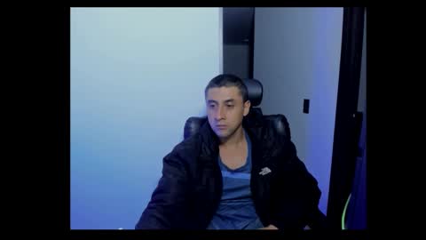 Snapshot of johnny_seens1 chatting on 11/11/25, 12:21 Johnny online show from 11/11/25, 12:21