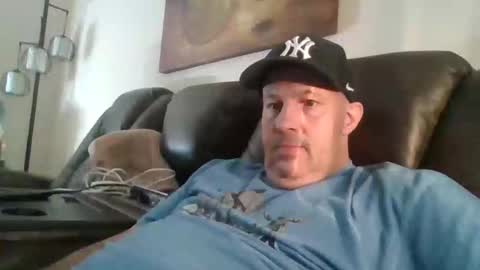 Snapshot of johnnycb7 chatting on 10/27/25, 04:55 johnnycb7 online show from 10/27/25, 04:55