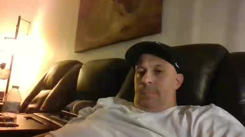 Snapshot of johnnycb7 chatting on 11/10/25, 06:51 johnnycb7 online show from 11/10/25, 06:51