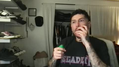 Snapshot of johnnydeep66 chatting on 12/19/24, 06:01 JohnnyDeep66 online show from 12/19/24, 06:01