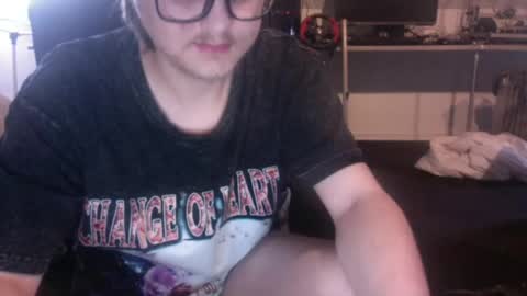 Snapshot of johnnygte chatting on 07/19/26, 06:44 johnnygte online show from 07/19/26, 06:44