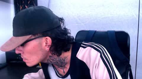 johnsonisaac94  online show from 02/09/25, 05:29