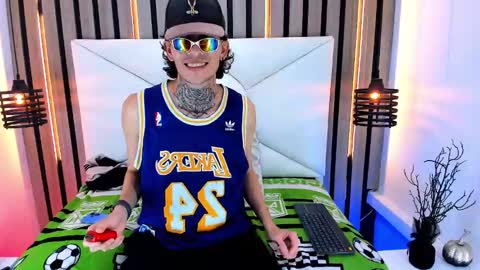 johnsonisaac94  online show from 03/05/25, 05:18