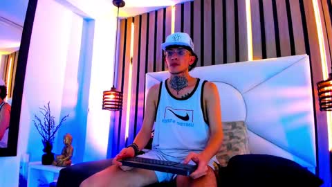 johnsonisaac94  online show from 10/15/25, 03:06