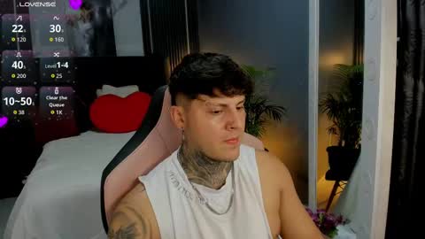 Snapshot of johny_multicum chatting on 09/11/25, 01:28 Johny online show from 09/11/25, 01:28