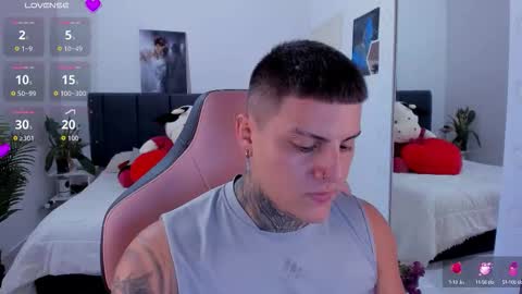 Snapshot of johny_multicum chatting on 10/08/25, 11:57 Johny online show from 10/08/25, 11:57