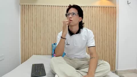 Snapshot of johss_shane chatting on 11/22/25, 12:04 JOHSS online show from 11/22/25, 12:04