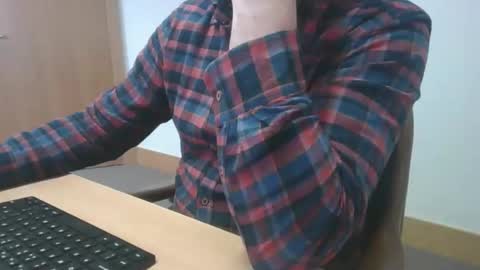 husssky online show from 10/10/25, 11:42