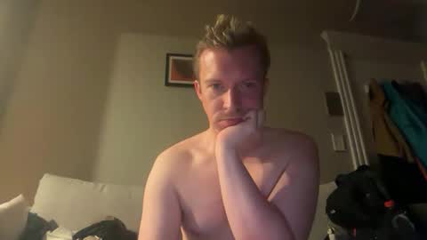Snapshot of jojohalloran64 chatting on 05/15/26, 01:01 jojohalloran64 online show from 05/15/26, 01:01