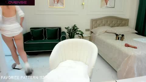 Jolie Ozolla online show from 04/17/26, 01:58