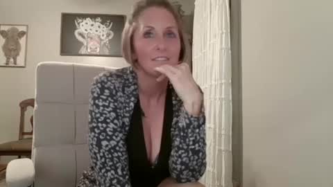 Snapshot of joliexx41 chatting on 09/13/25, 01:27 Jolie online show from 09/13/25, 01:27