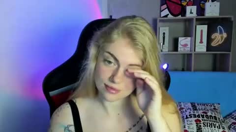 Snapshot of jolly_doll_ chatting on 06/23/26, 02:42 Jolly online show from 06/23/26, 02:42