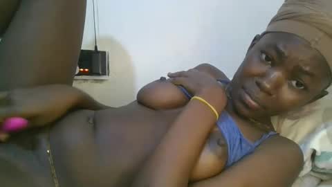 jollynabeb online show from 09/18/25, 08:55