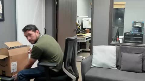 Snapshot of jonadams805 chatting on 10/31/25, 01:50 jonadams805 online show from 10/31/25, 01:50