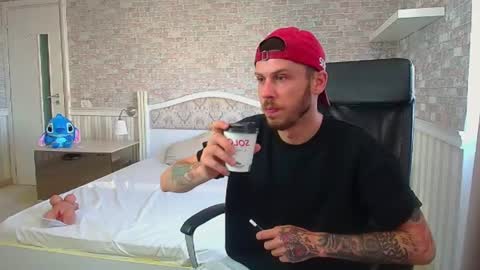 Snapshot of jonahshaw chatting on 07/12/26, 04:47 JonahShaw online show from 07/12/26, 04:47