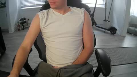 Snapshot of jonaron1121 chatting on 12/14/24, 10:07 Jon online show from 12/14/24, 10:07