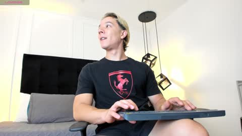 Jonathan Danielss  online show from 01/10/25, 11:43