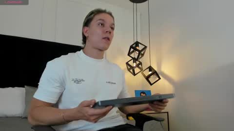 Jonathan Danielss  online show from 03/02/25, 12:32