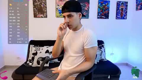 Instagram jonathanfit14 online show from 07/06/26, 11:07