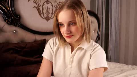 Snapshot of jonnienita chatting on 02/22/26, 12:26 Alice online show from 02/22/26, 12:26