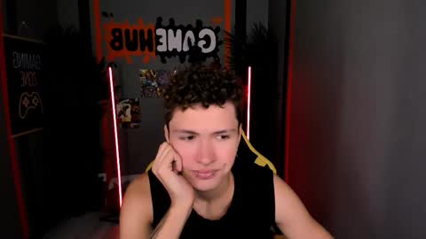 Snapshot of jonny_dark chatting on 10/18/25, 10:38 Jonny online show from 10/18/25, 10:38