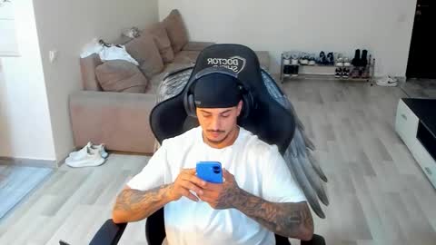 Snapshot of jonnyporn1 chatting on 10/12/25, 05:39 jonnyporn1 online show from 10/12/25, 05:39