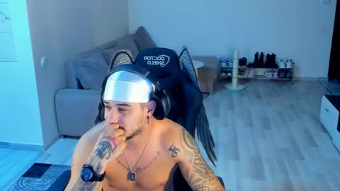 Snapshot of jonnyporn1 chatting on 10/22/25, 07:46 jonnyporn1 online show from 10/22/25, 07:46