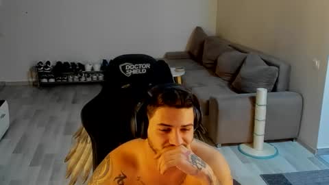 jonnyporn1 online show from 12/18/25, 05:02