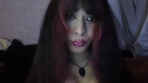 Josefa Lasumi  online show from 06/05/26, 09:37