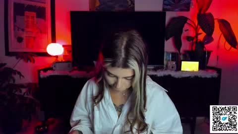 josephine   independent model    online show from 01/02/25, 10:55