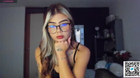 josephine   independent model    online show from 01/11/25, 10:40