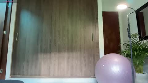 Im Jouliano online show from 11/20/25, 08:41