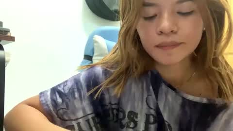 Snapshot of joyabohanon chatting on 03/04/26, 02:50 Ellie online show from 03/04/26, 02:50