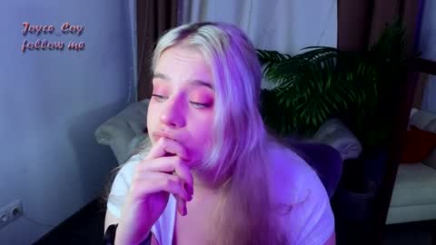 Snapshot of joyce_coy chatting on 01/21/25, 03:54 Joyce online show from 01/21/25, 03:54