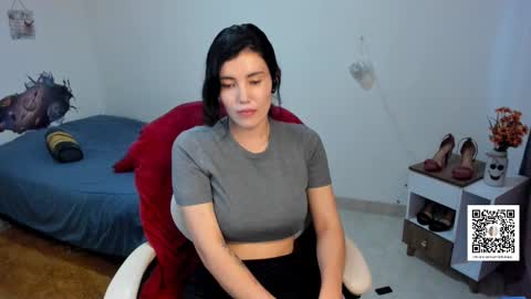 Camila Buitrago online show from 02/25/25, 09:57