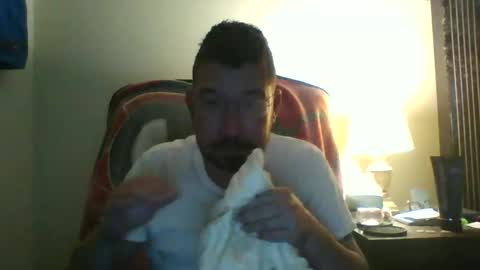 Snapshot of jthom1961880 chatting on 11/18/25, 04:06 jthom1961880 online show from 11/18/25, 04:06